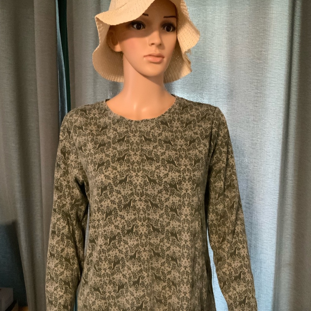 Women’s top like new.
